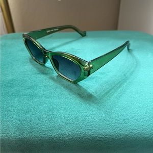 THE EMERALD SUNNIES 💚